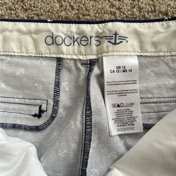 Dockers Shorts Women Navy Blue Anchors Pockets Flat Front Size 12 Nautical - Picture 3 of 3